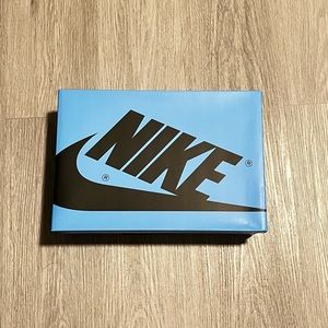 Air Jordan 1 Retro High (UNC TOE)